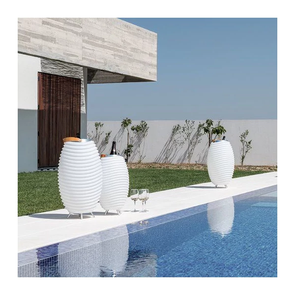 A Kooduu Bluetooth Hangszórós LED Lámpa Italhűtővel tökéletes medencék mellé