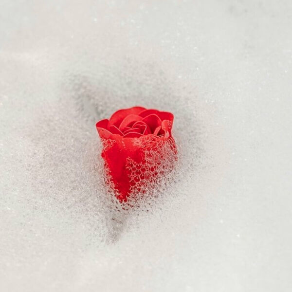 Rózsa szappan oldódás közben